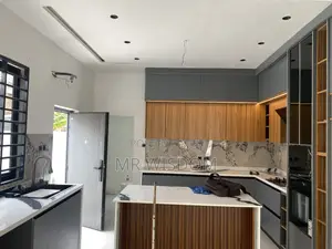 4bdrm Bungalow in Lakeside Estate for sale