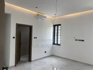4bdrm Bungalow in Lakeside Estate for sale