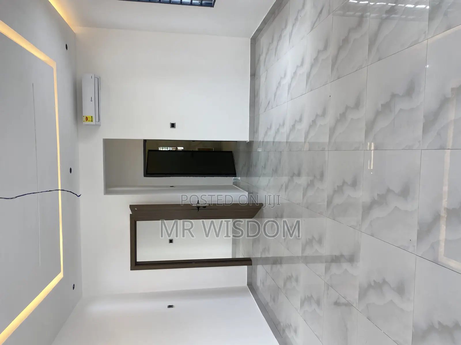 4bdrm Bungalow in Lakeside Estate for sale
