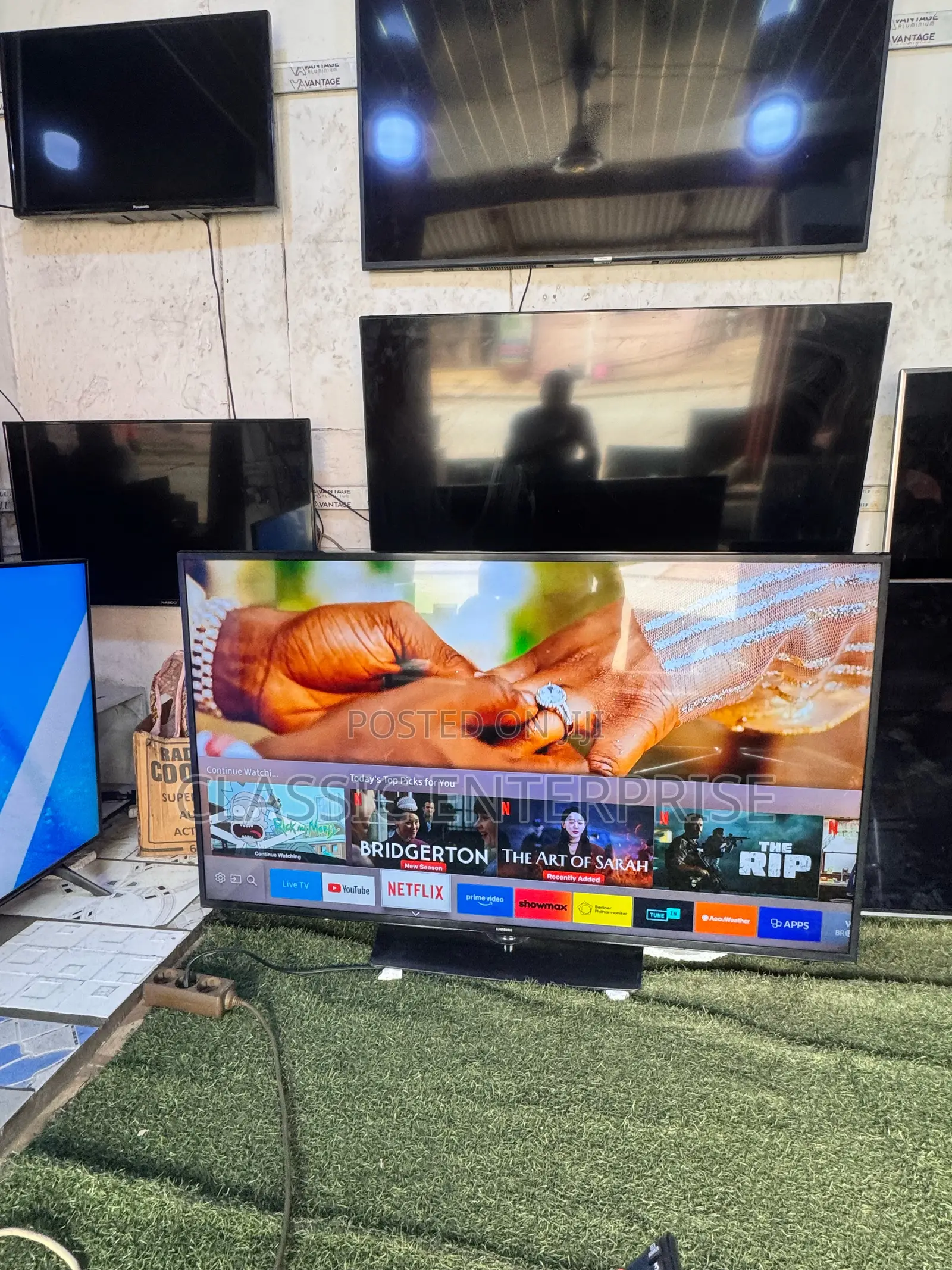Samsung 55 Inches Uhd Satellite Graphics Over 450 Free Channels