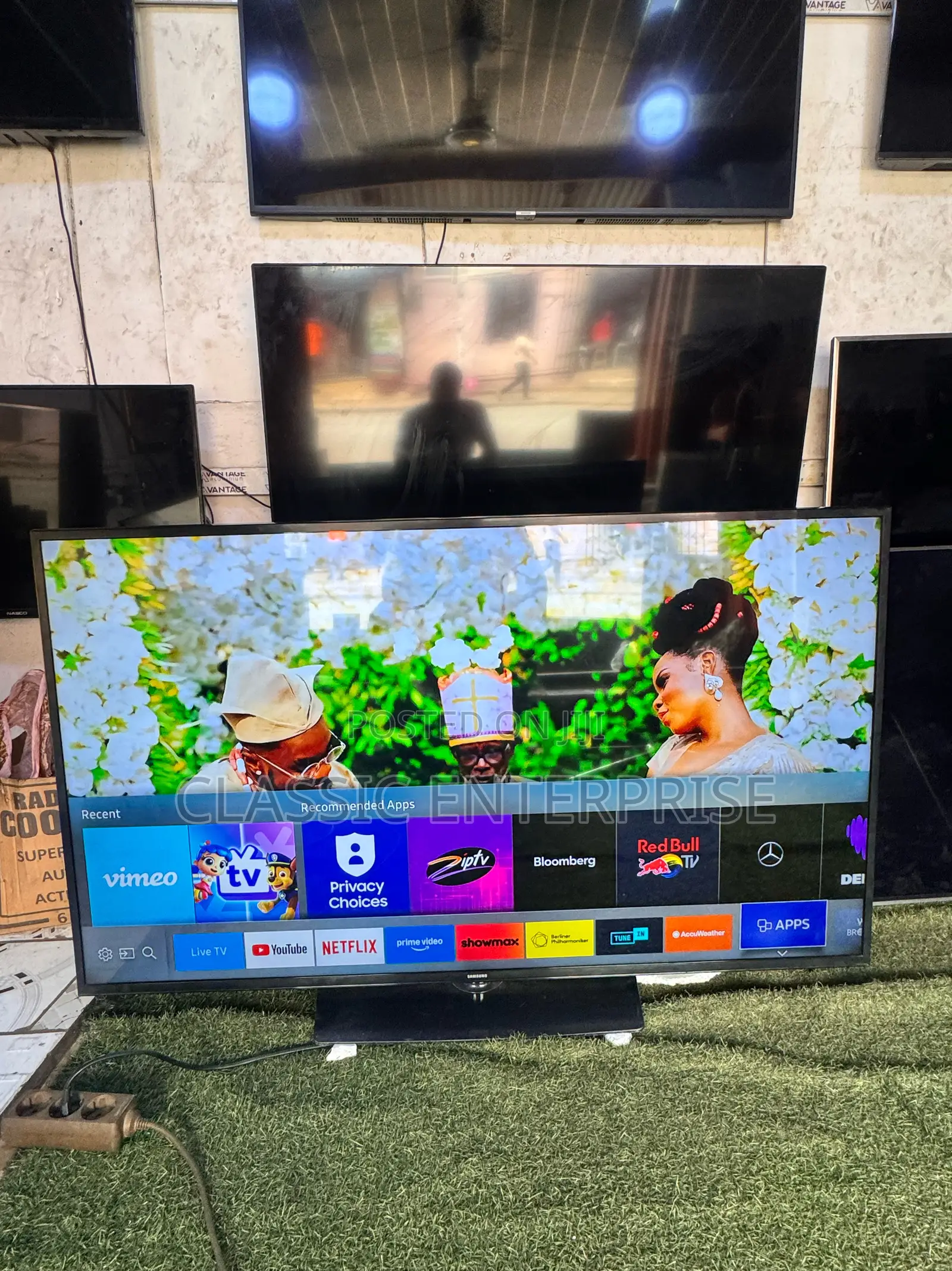 Samsung 55 Inches Uhd Satellite Graphics Over 450 Free Channels