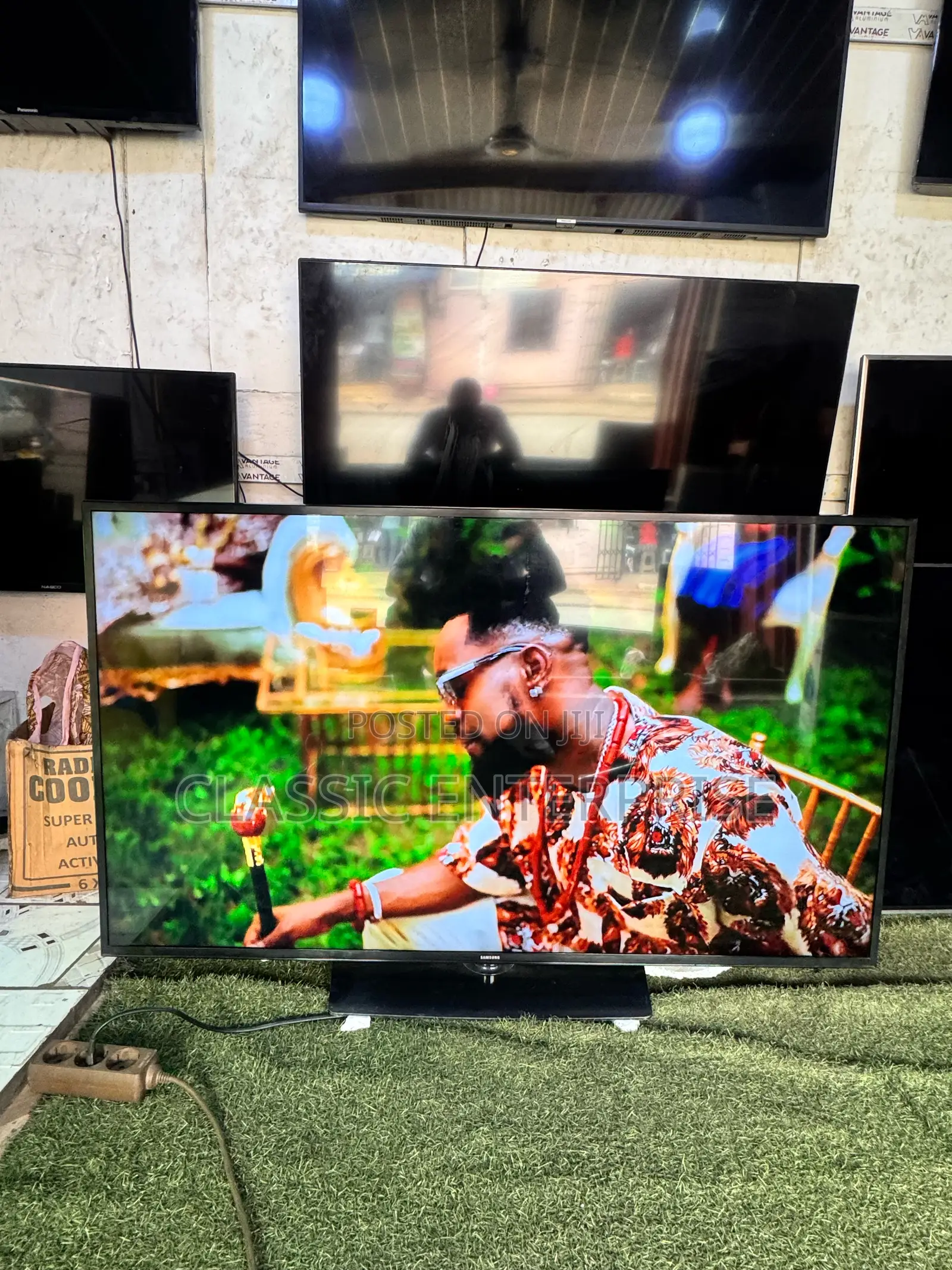Samsung 55 Inches Uhd Satellite Graphics Over 450 Free Channels