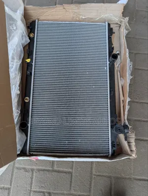 Toyota Camry 2007,2008,2019,2010,2011 Radiator / Water Tank