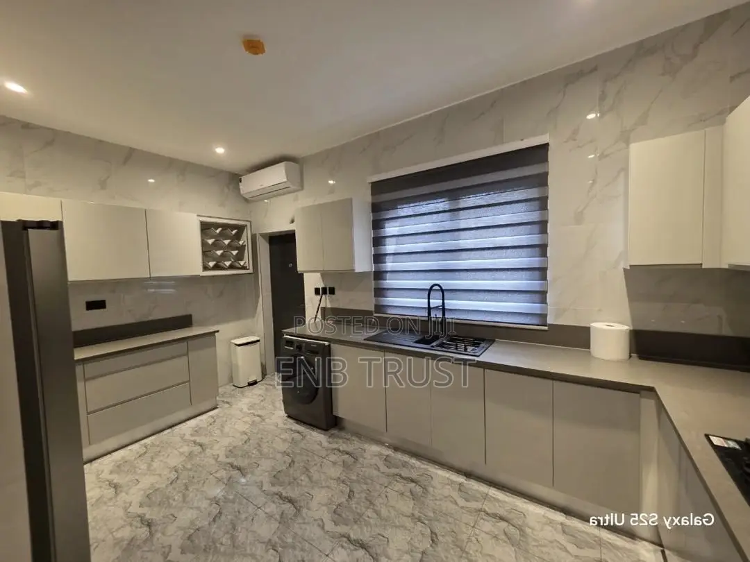 Furnished 5bdrm Townhouse / Terrace in Airport West for rent