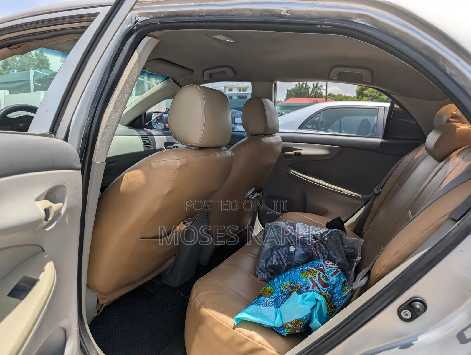 Toyota Corolla Base 4dr Sedan (1.8L 4cyl 5M) 2010 Silver