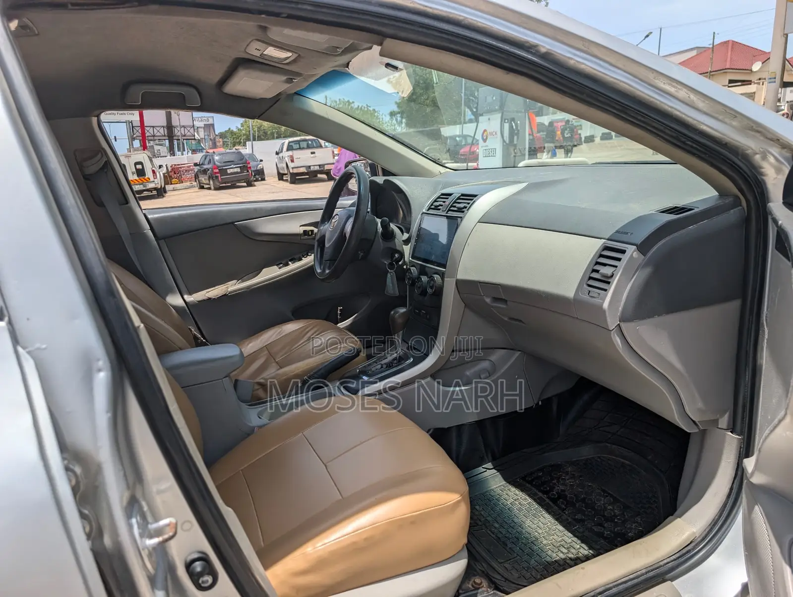 Toyota Corolla Base 4dr Sedan (1.8L 4cyl 5M) 2010 Silver