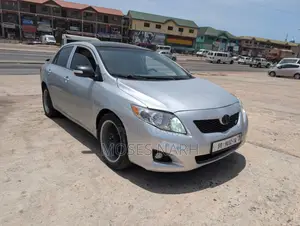 Toyota Corolla Base 4dr Sedan (1.8L 4cyl 5M) 2010 Silver