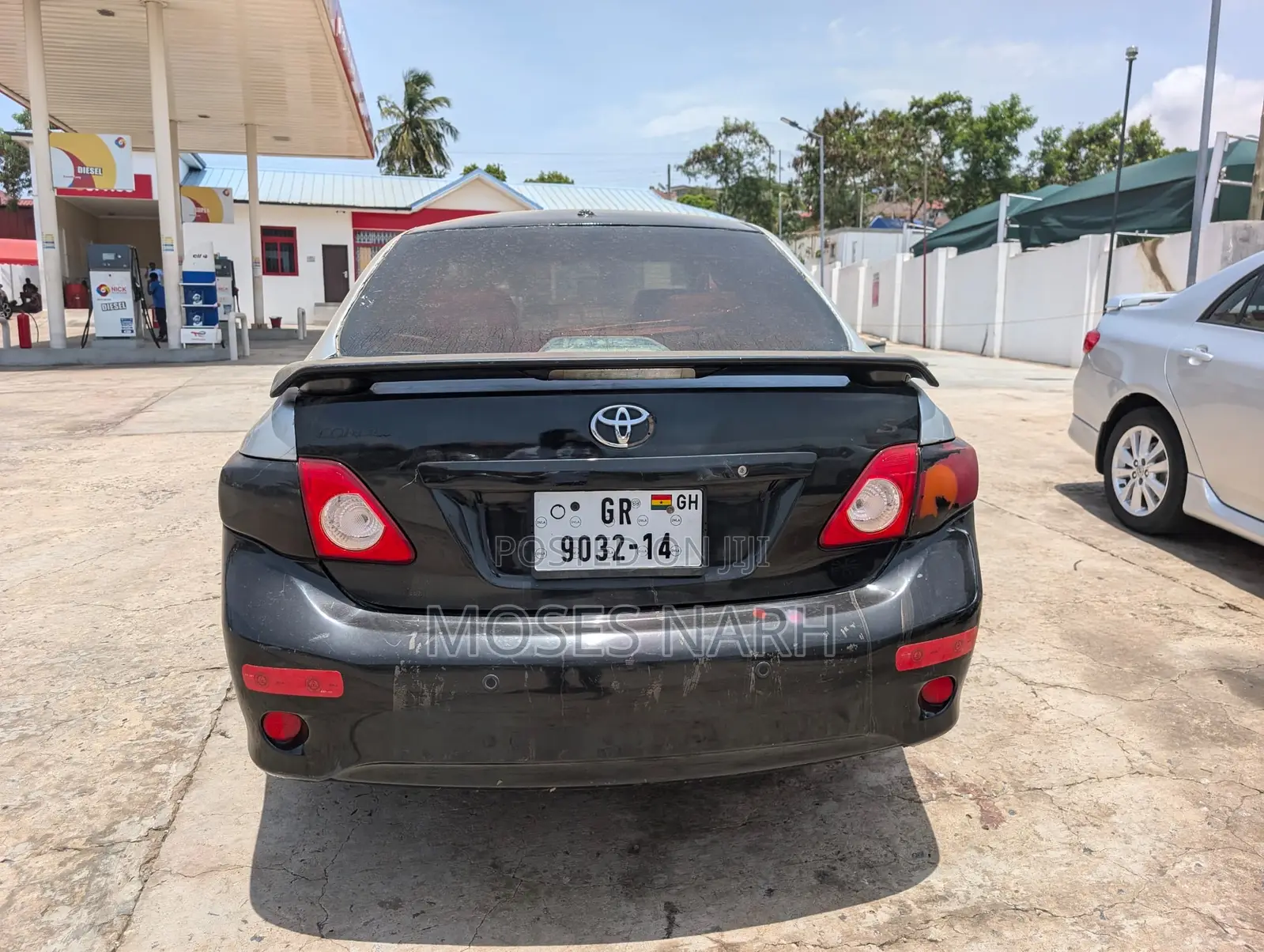 Toyota Corolla Base 4dr Sedan (1.8L 4cyl 5M) 2010 Silver