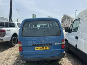 Toyota HiAce 2002 Blue