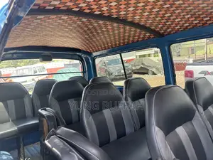 Toyota HiAce 2002 Blue