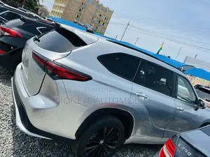 Toyota Highlander 2024 Silver