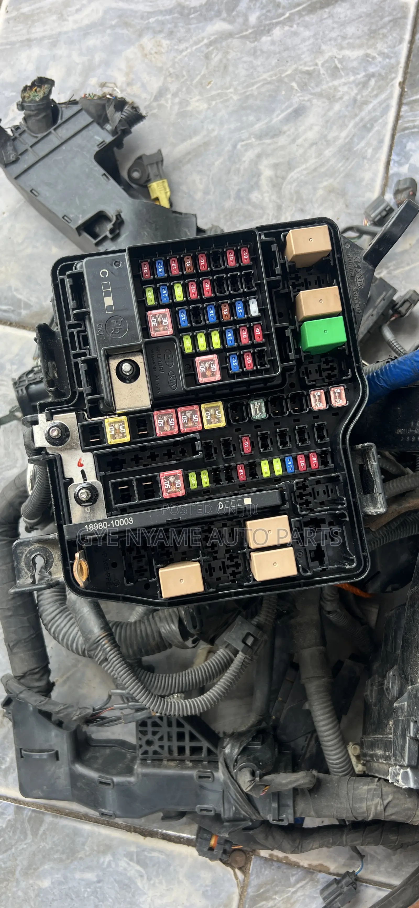 Tucson 2024 Engine Fuse Box