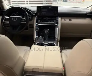 Toyota Land Cruiser 2024 White