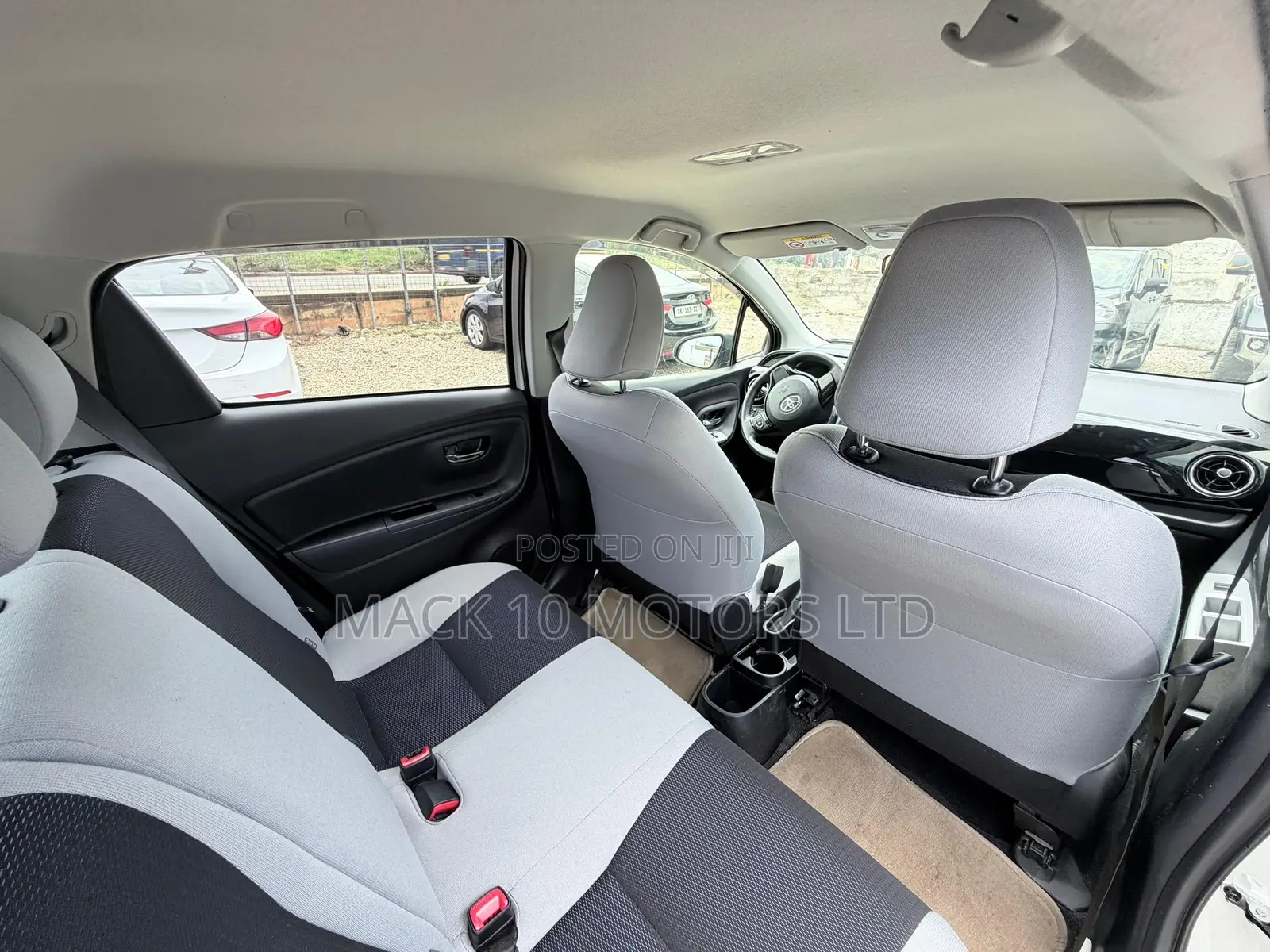 Toyota Vitz 1.3 FWD 5dr 2015 White