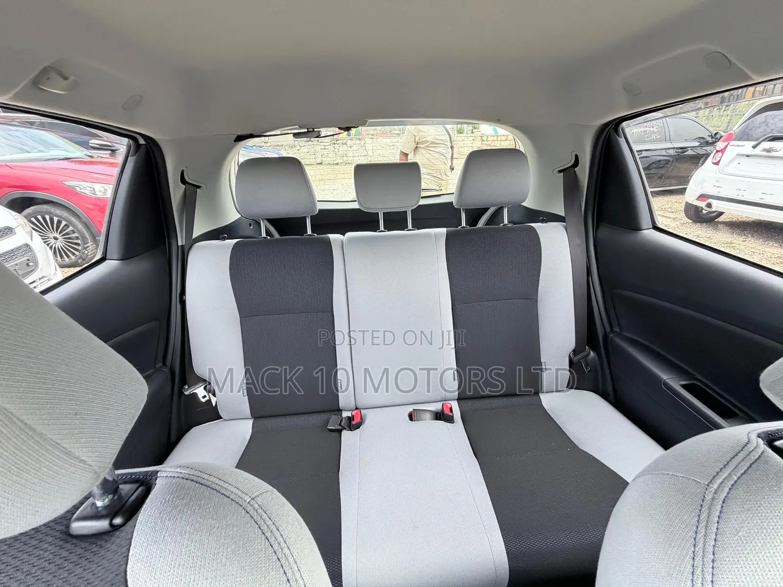 Toyota Vitz 1.3 FWD 5dr 2015 White