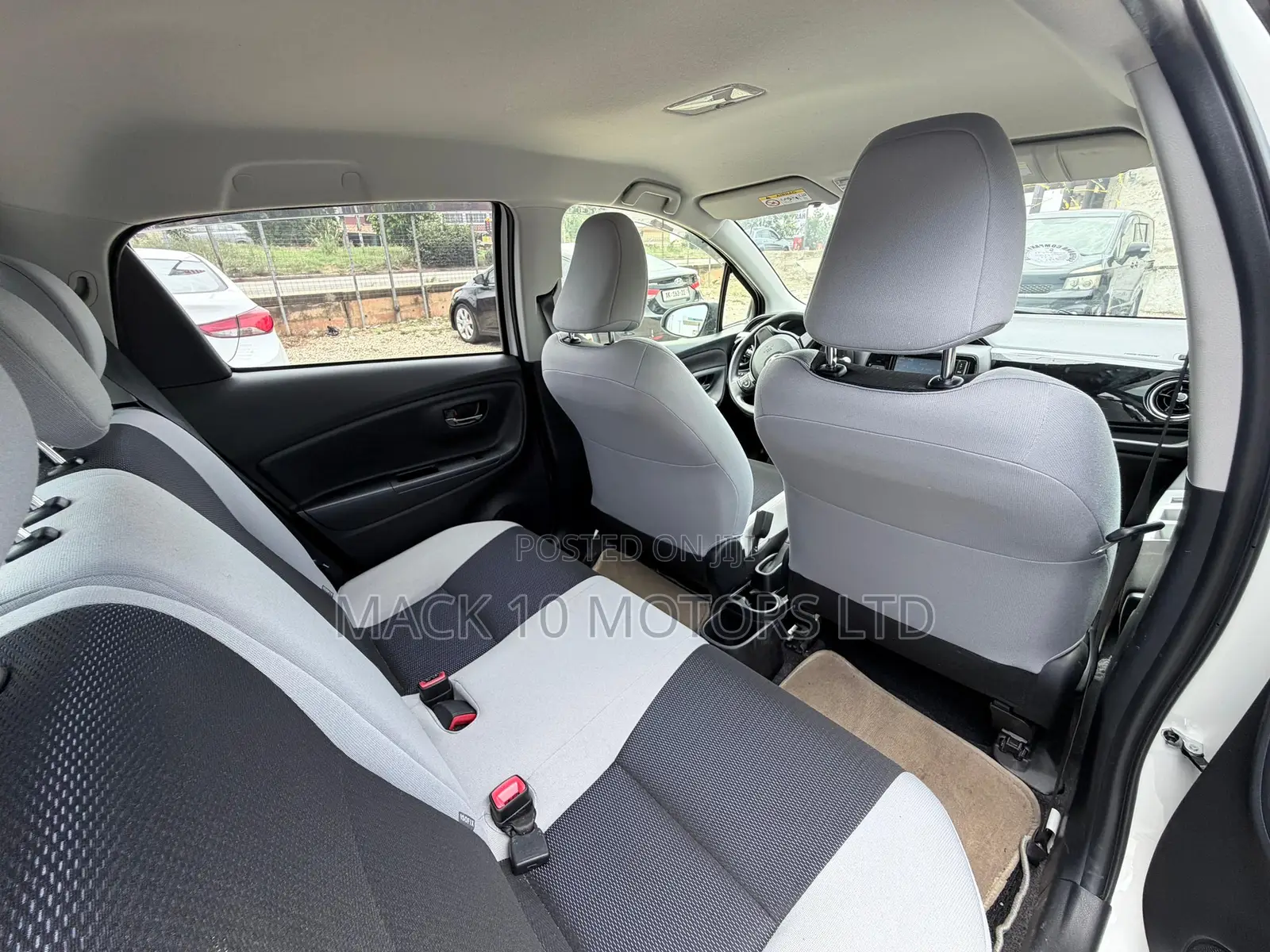 Toyota Vitz 1.3 FWD 5dr 2015 White