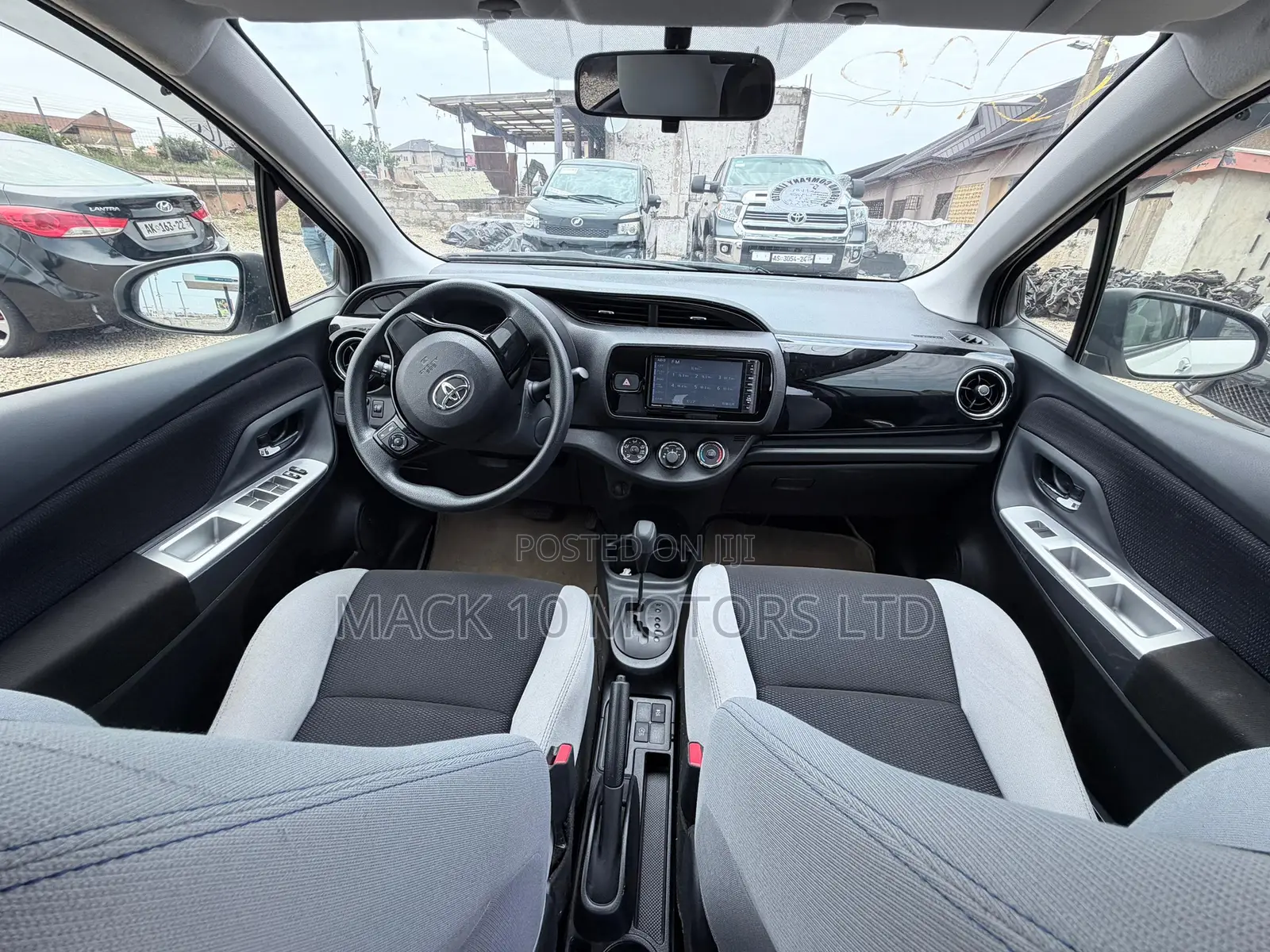 Toyota Vitz 1.3 FWD 5dr 2015 White