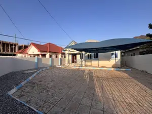 3bdrm House in School Junction, Adjiriganor for rent
