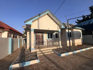 3bdrm House in School Junction, Adjiriganor for rent