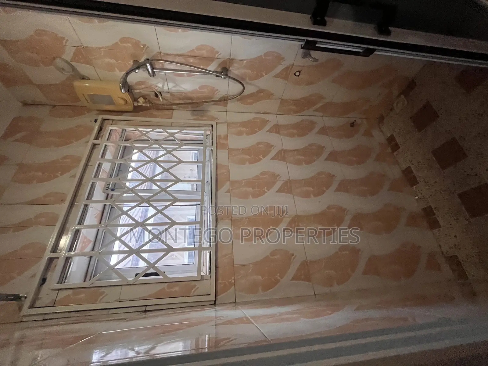 3bdrm House in School Junction, Adjiriganor for rent