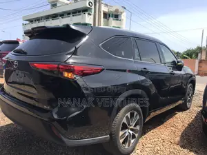 Toyota Highlander XLE 2021 Black