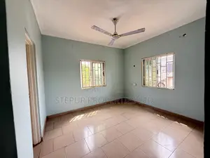 3bdrm Apartment in School Junction for rent