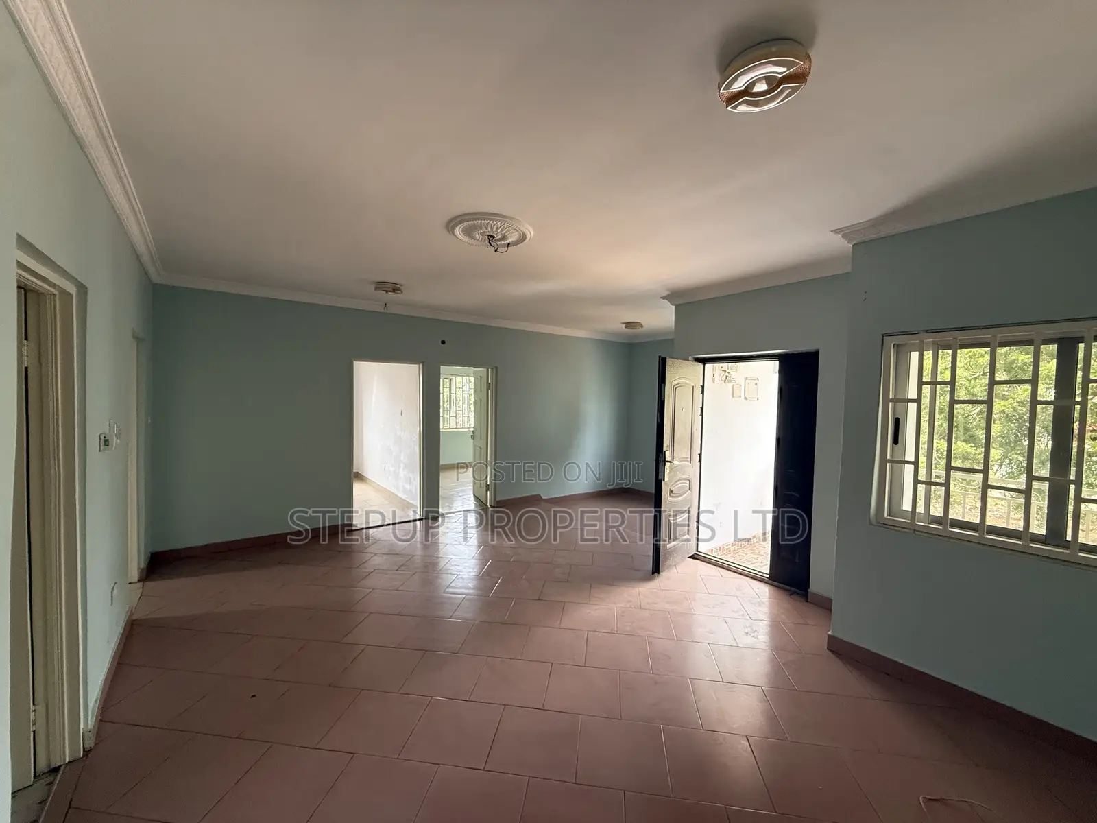3bdrm Apartment in School Junction for rent