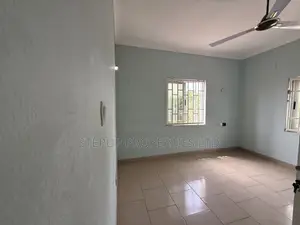 3bdrm Apartment in School Junction for rent