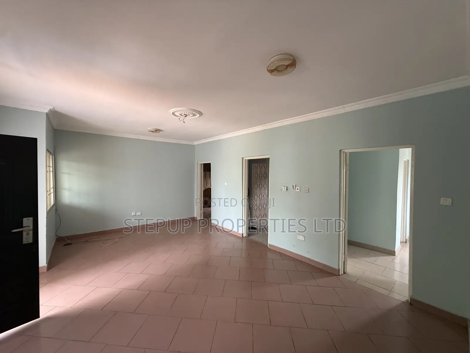 3bdrm Apartment in School Junction for rent