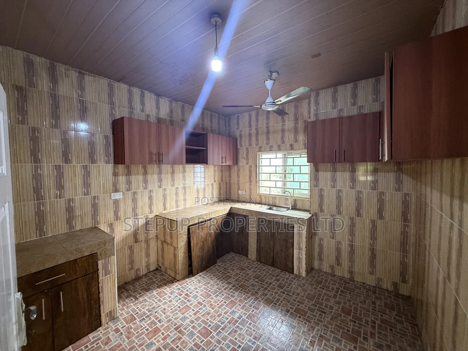 3bdrm Apartment in School Junction for rent