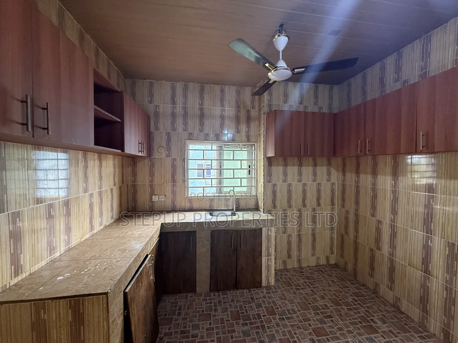 3bdrm Apartment in School Junction for rent