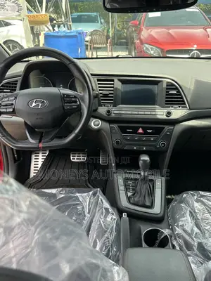 Hyundai Elantra 2018 Red