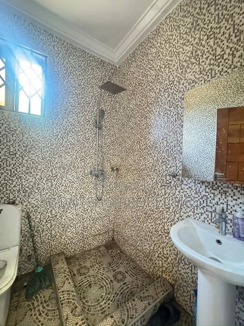 2bdrm Apartment in East Trassaco, Adjiriganor for rent