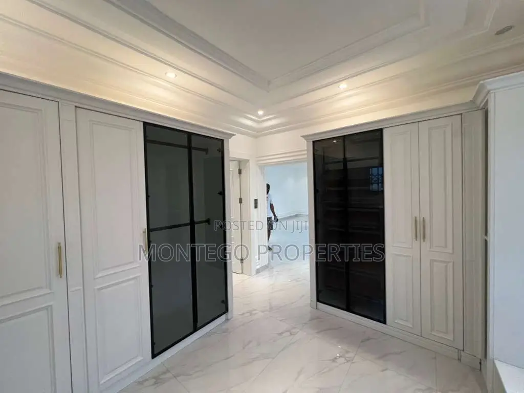 4bdrm House in East Legon, American House for rent
