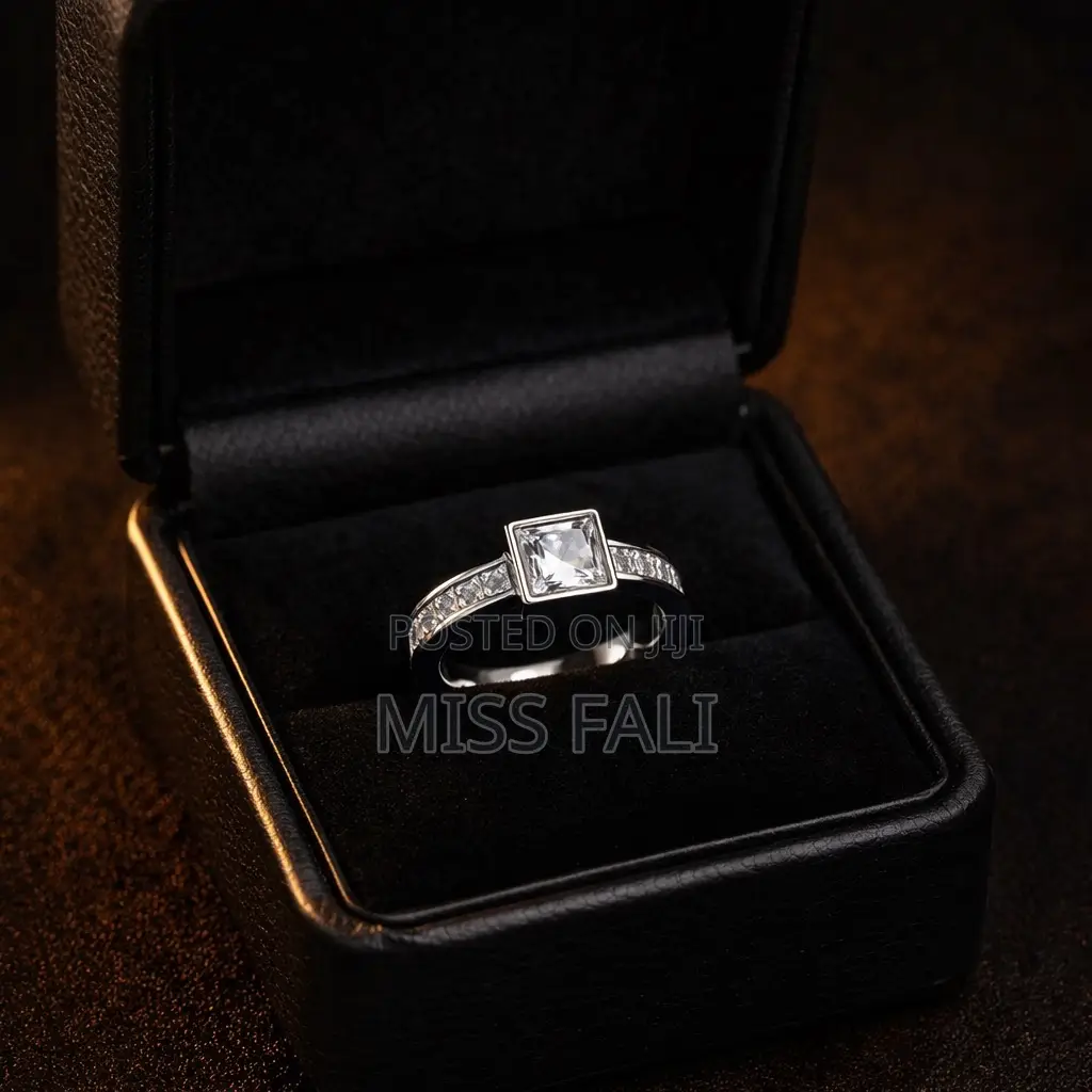 Crystal Frame Ring. Size 6-8.
