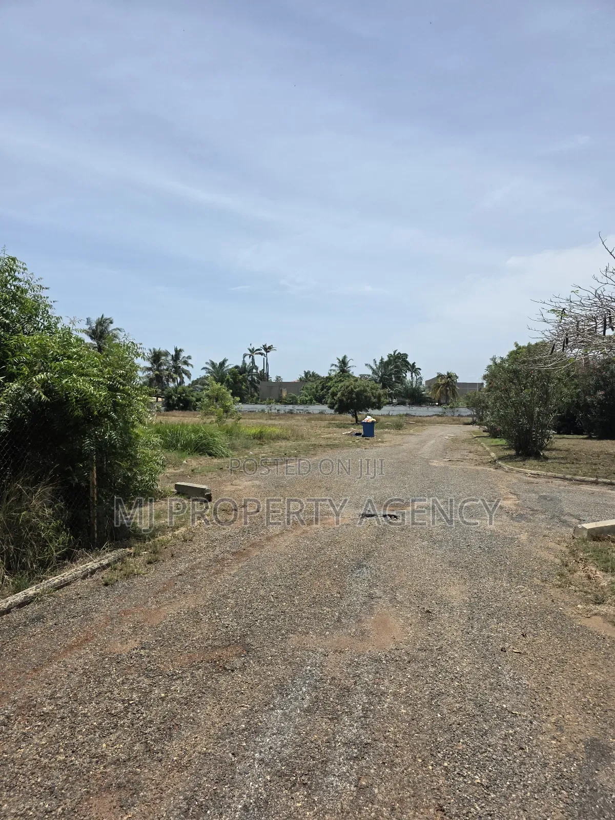 2.4 Acre Land With 6 Bedrooms House
