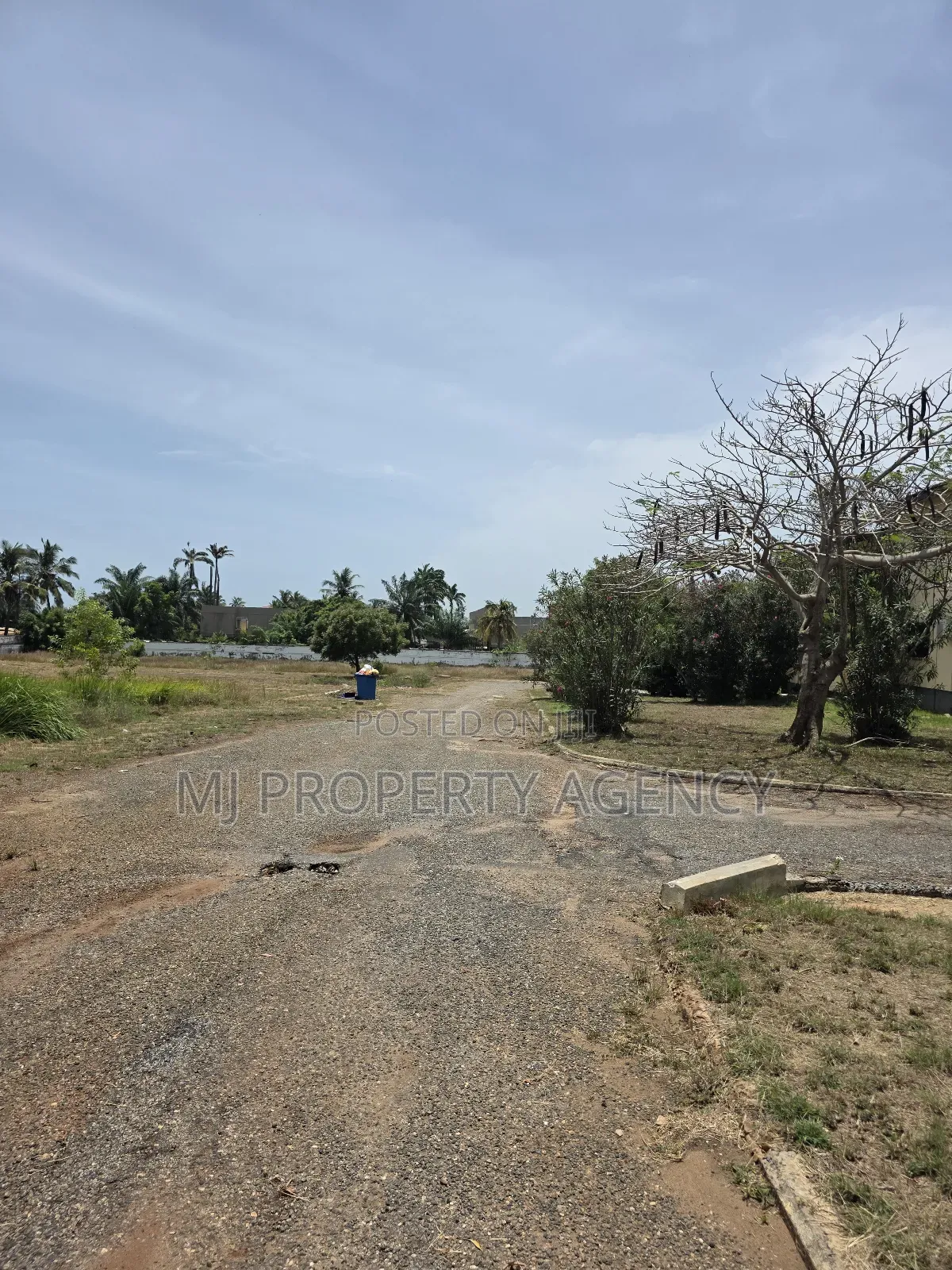 2.4 Acre Land With 6 Bedrooms House