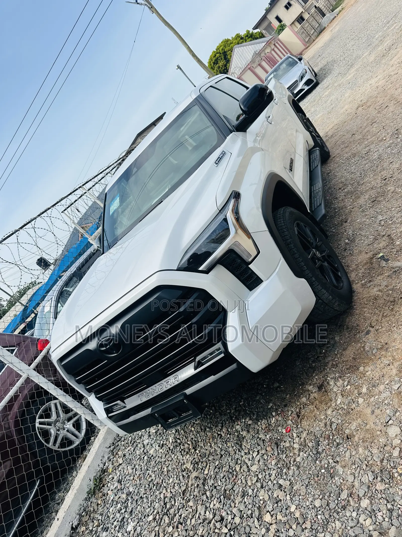 Toyota Tundra 2025 White
