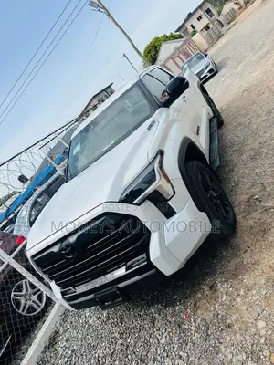 Toyota Tundra 2025 White