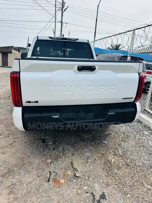 Toyota Tundra 2025 White
