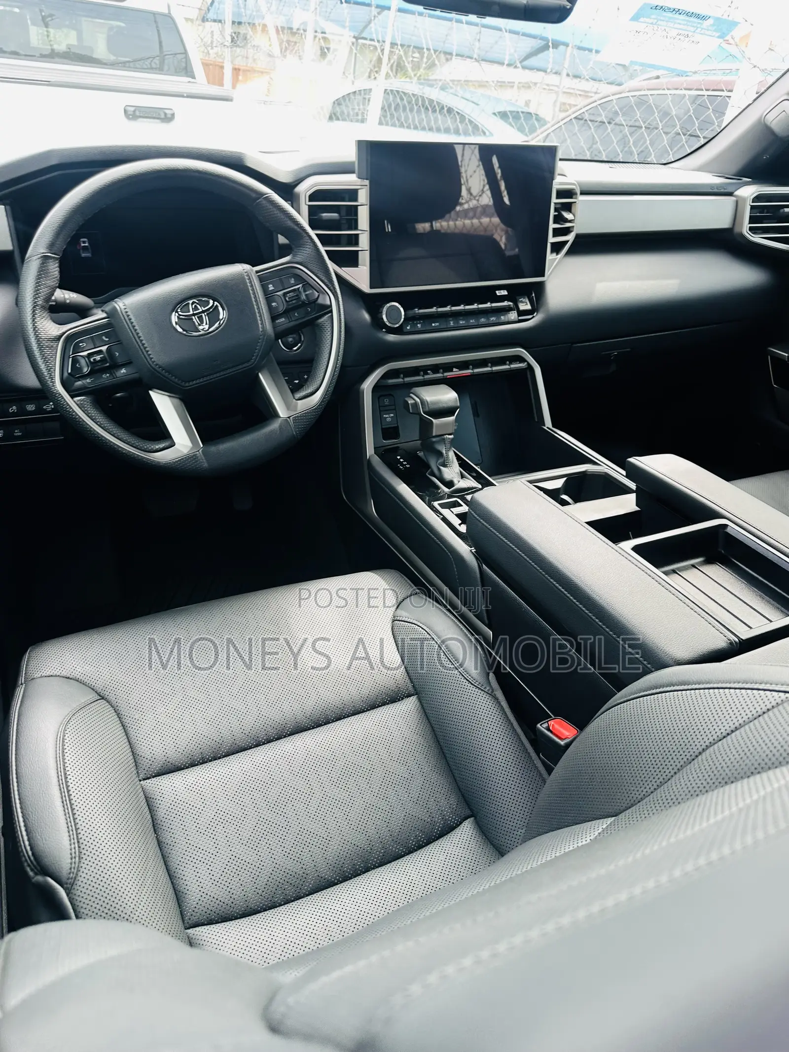 Toyota Tundra 2025 White