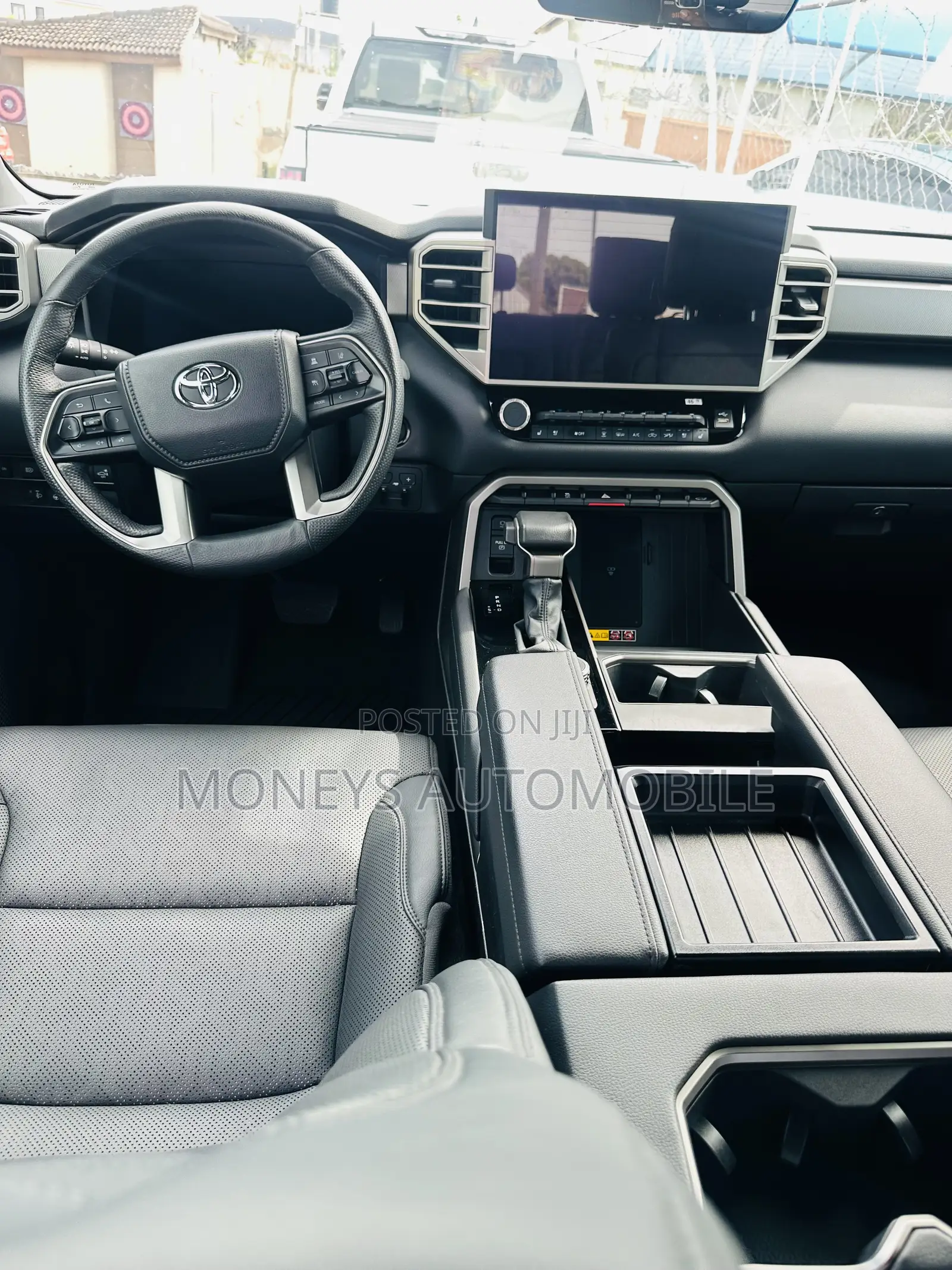 Toyota Tundra 2025 White