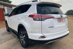 Toyota RAV4 XLE AWD (2.5L 4cyl 6A) 2017 White
