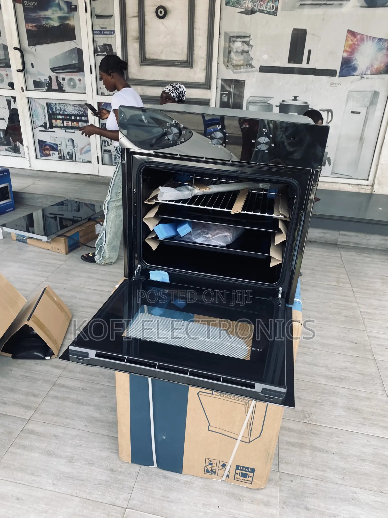 Modern Design Meets Performance in 65m80m1004bk Oven