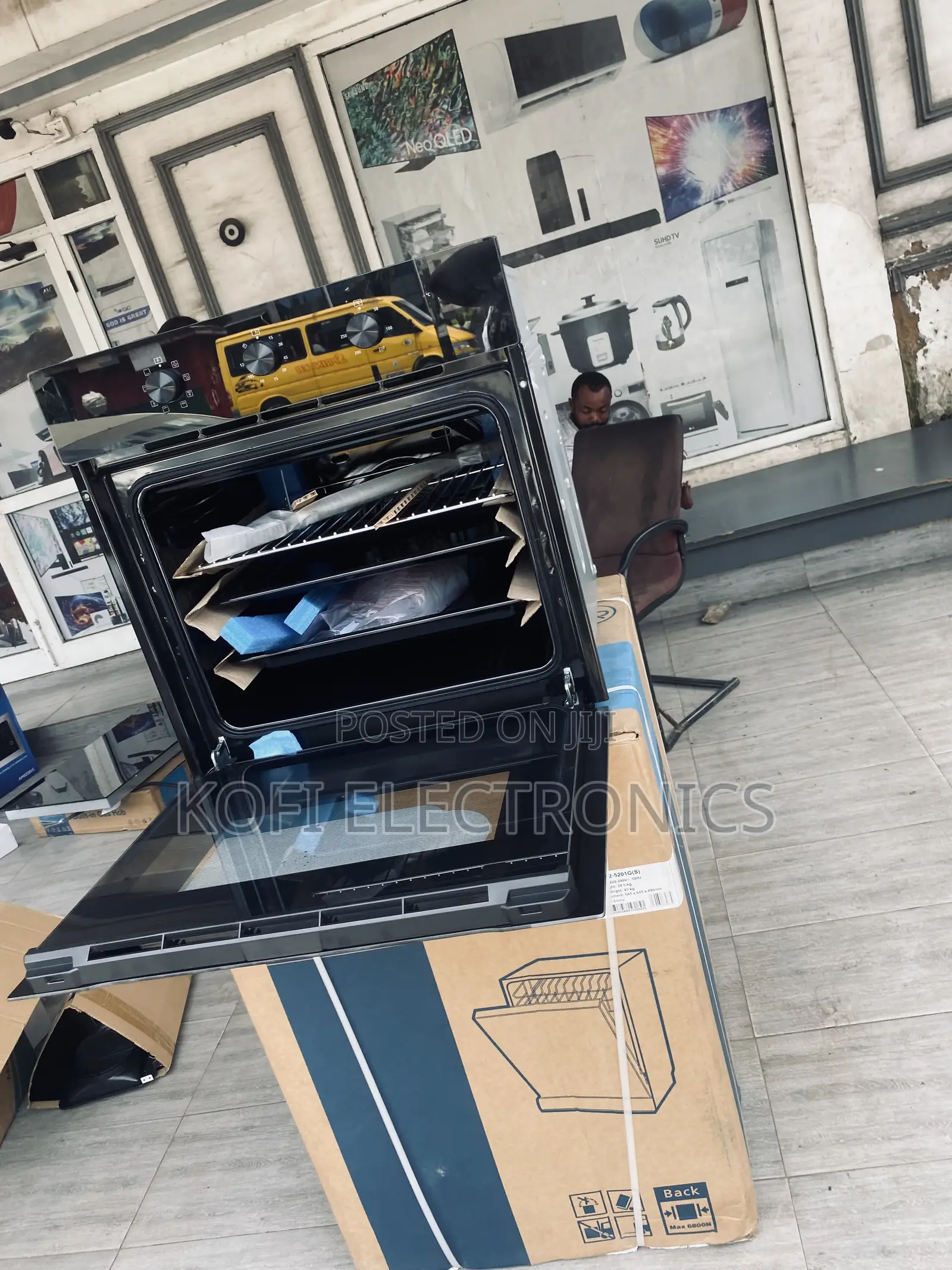 Modern Cooking Made Easy With the 65m80m1004bk Oven