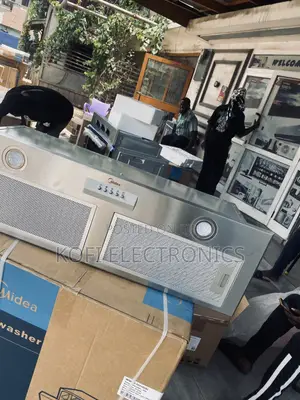 Modern Cooking Made Easy Using the Sleek 90t01 Range Hood