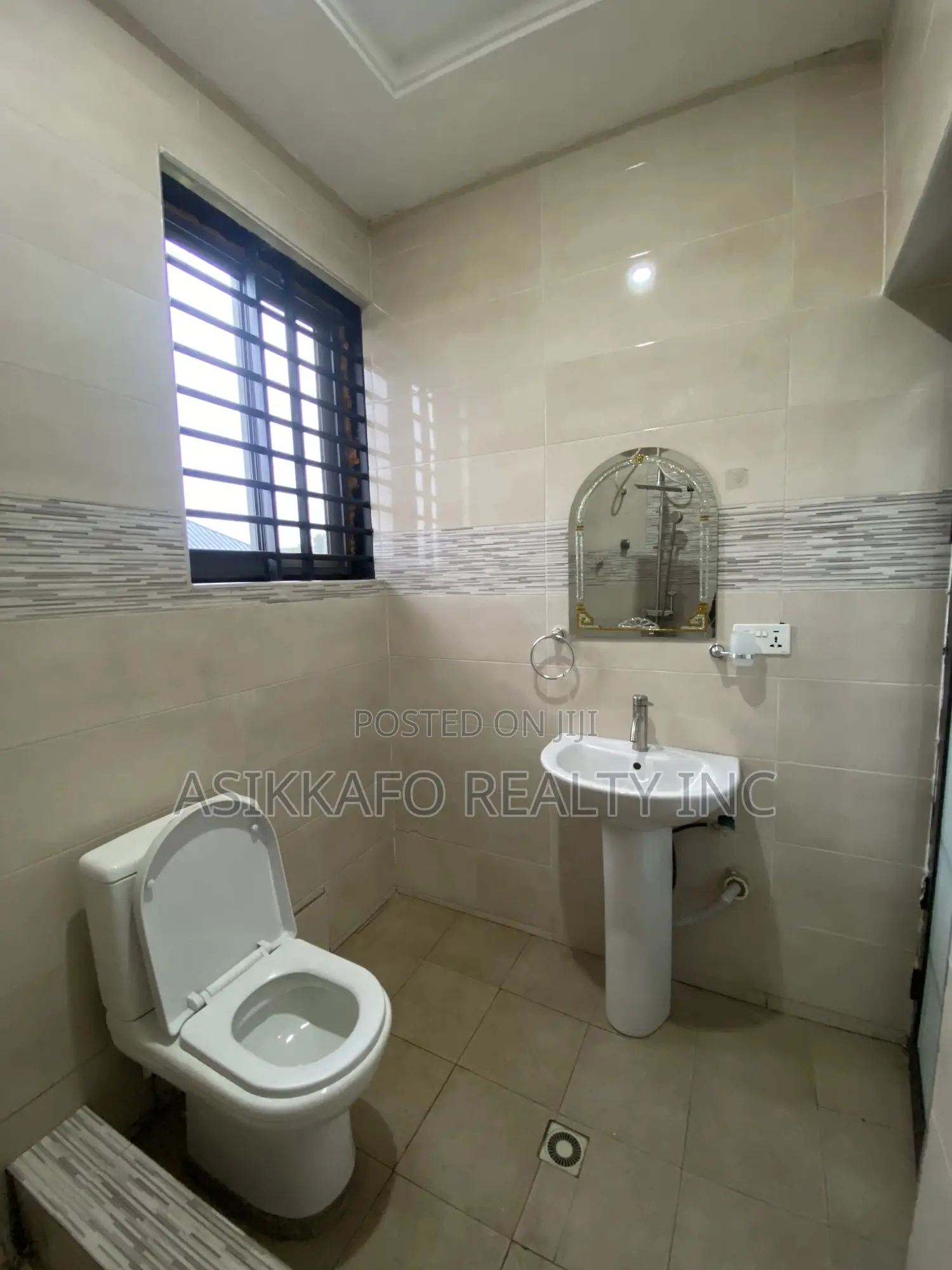 2bdrm Apartment in Baatsona-Addogonno, Spintex for rent