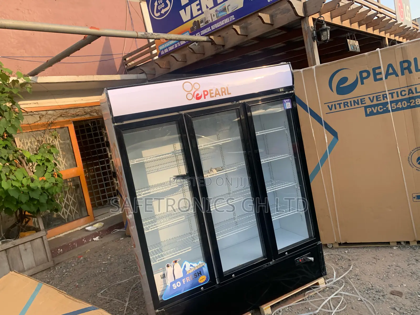 High Efficiency 3 Doors Display Pearl PVC-150 Fridge