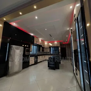 5bdrm House in East Airport, Manet Junction for sale