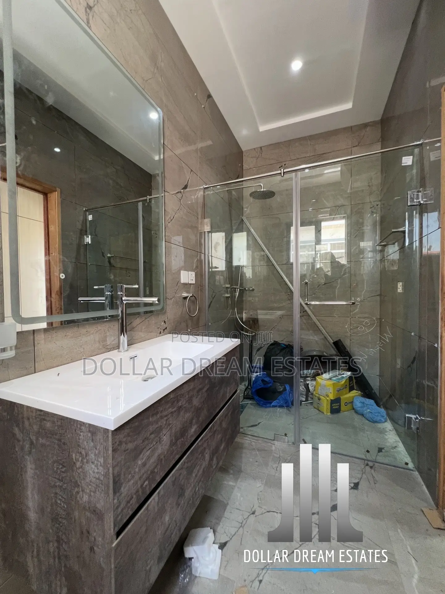 4bdrm Townhouse/Terrace in East Legon for sale